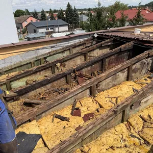 Výmena strechy na budove fary
